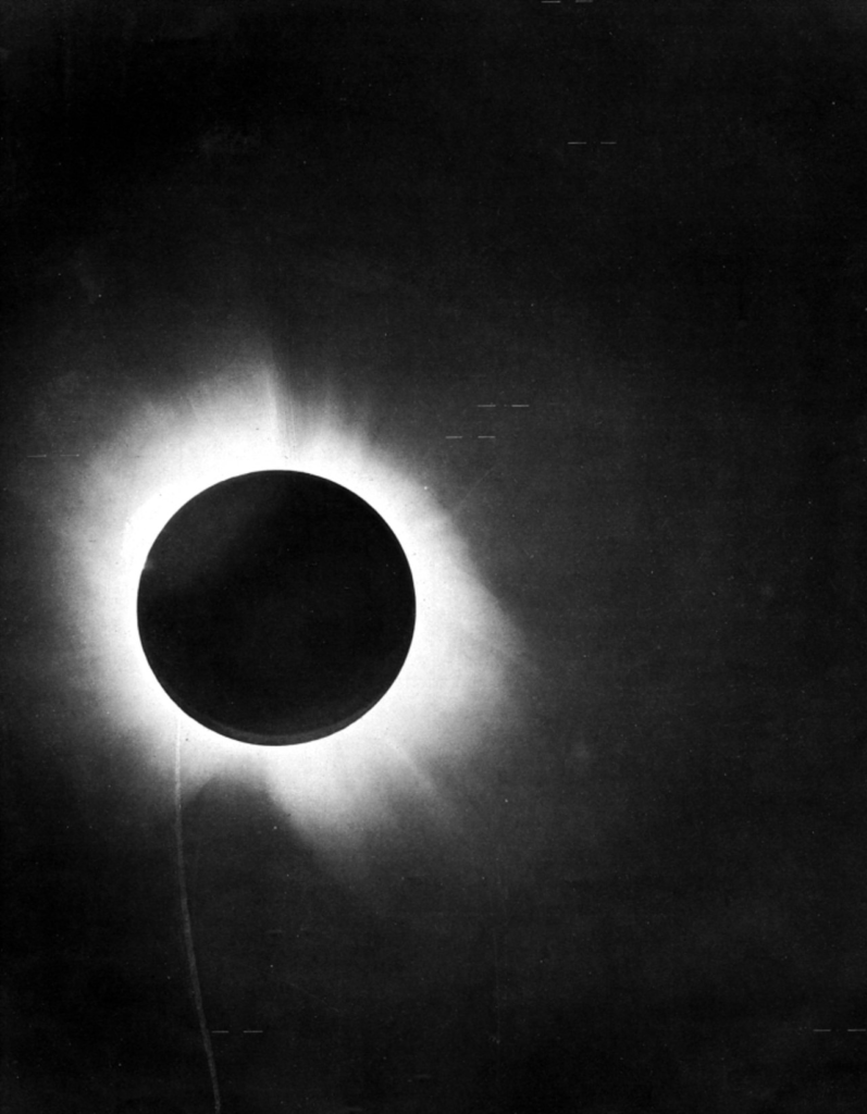 Placas del eclipse de 1919 que ilustran el marketing científico de Einstein.