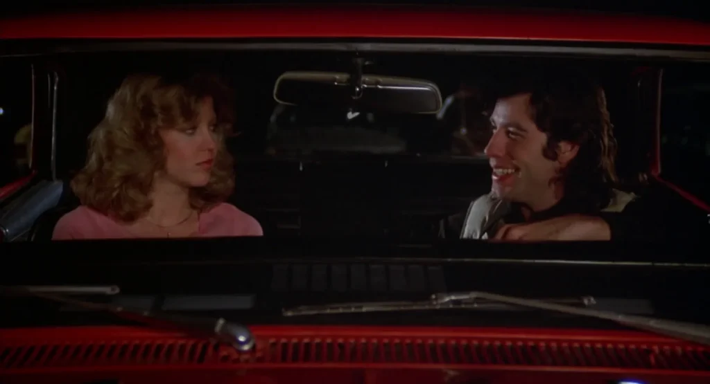 Allen y Travolta brillan en la película de De Palma, muy diferente a lo que sucede con la serie Carrie de Mike Flanagan